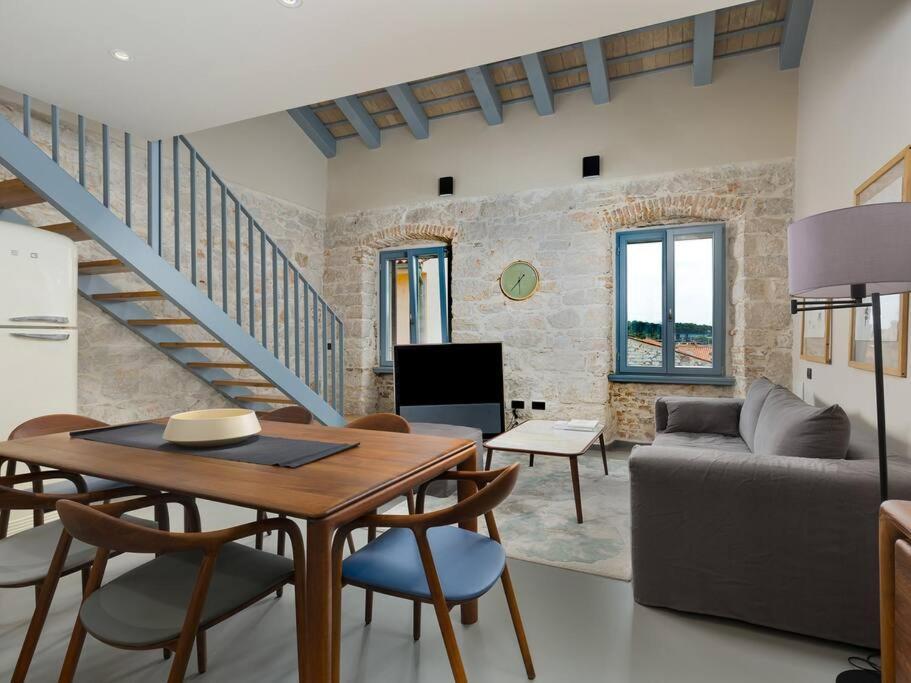 Loft De24 By Irundo Apartment Ровин Екстериор снимка