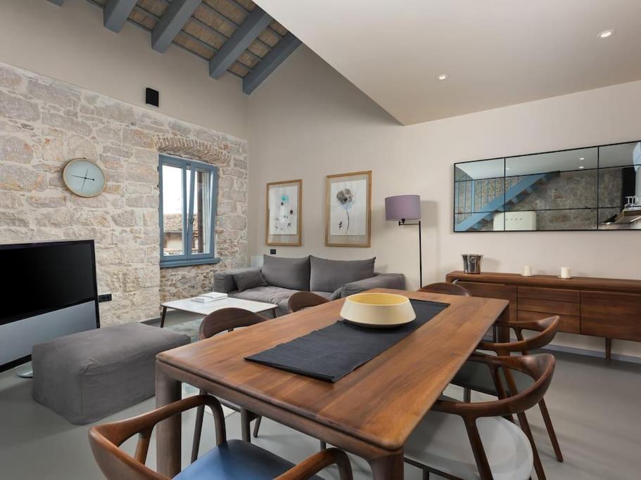 Loft De24 By Irundo Apartment Ровин Екстериор снимка
